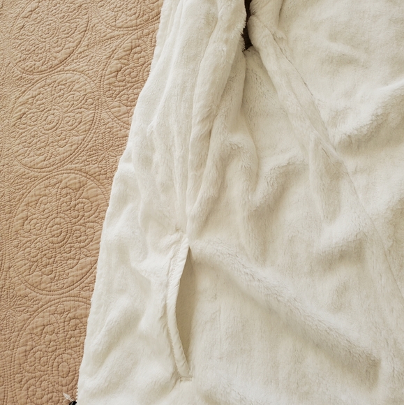 North Face Reversible Vest - Picture 8 of 9